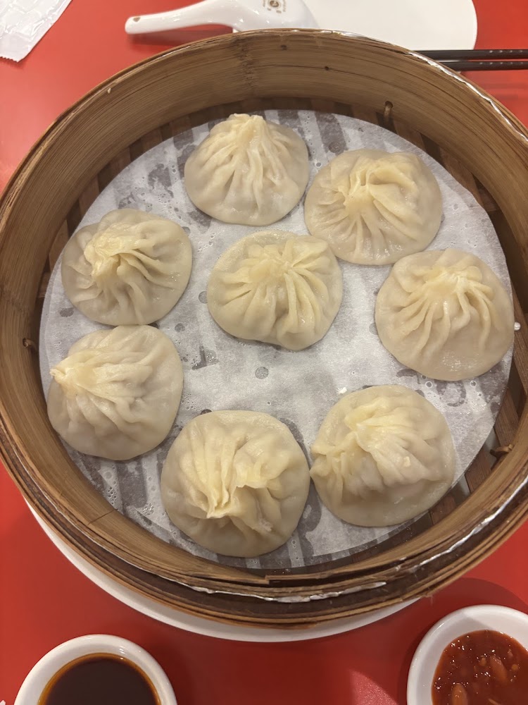 八顆小籠包蒸籠