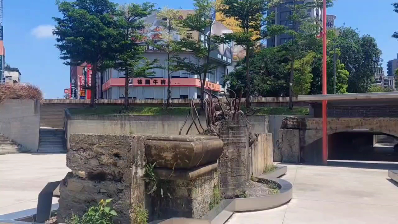 迎曦門古城門外觀與藍天