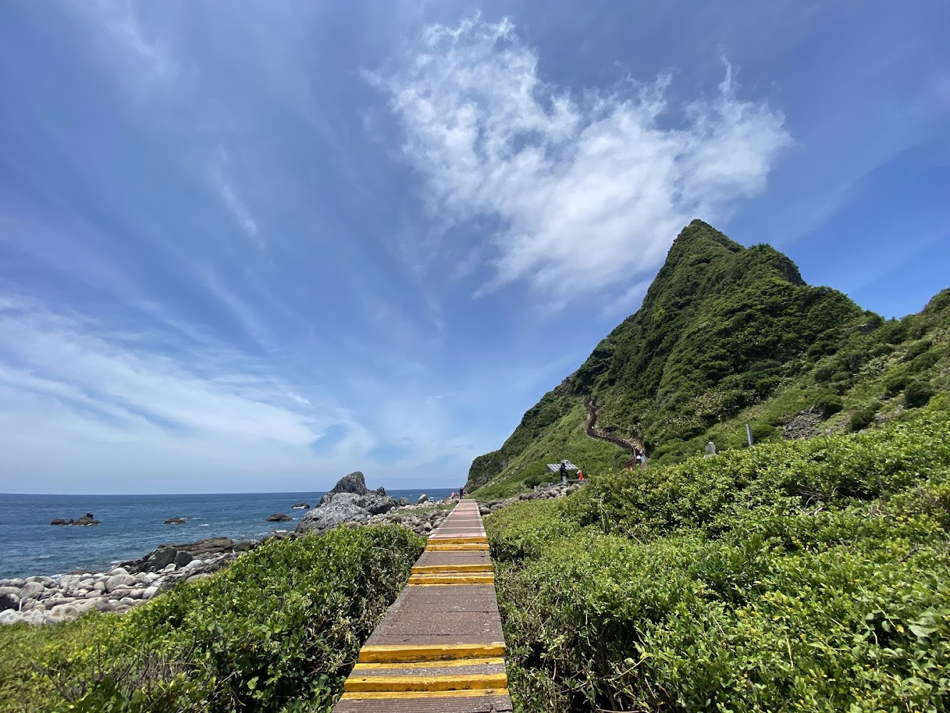 通往大海的基隆嶼步道景色