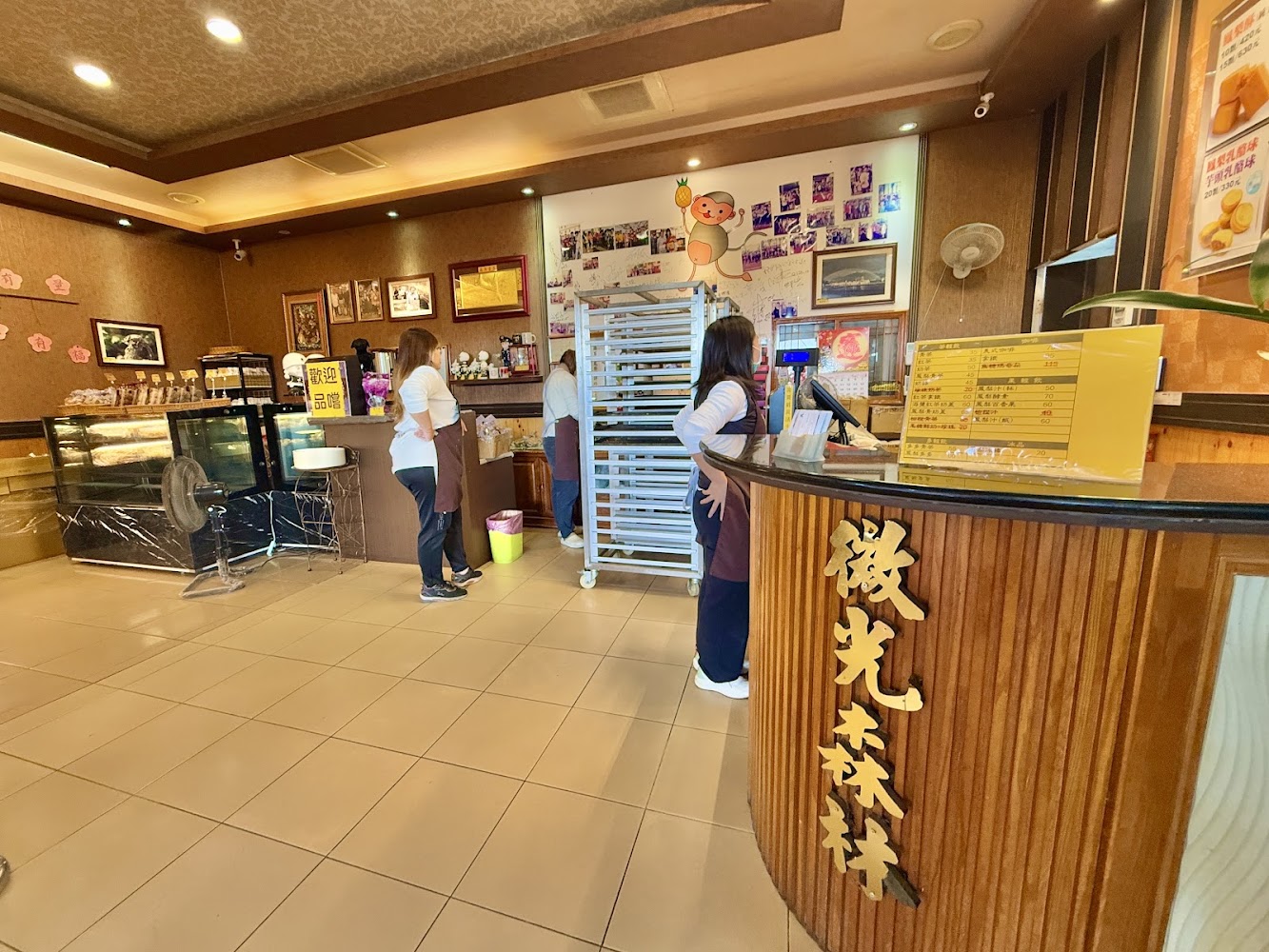 微光森林店內櫃檯與價目表