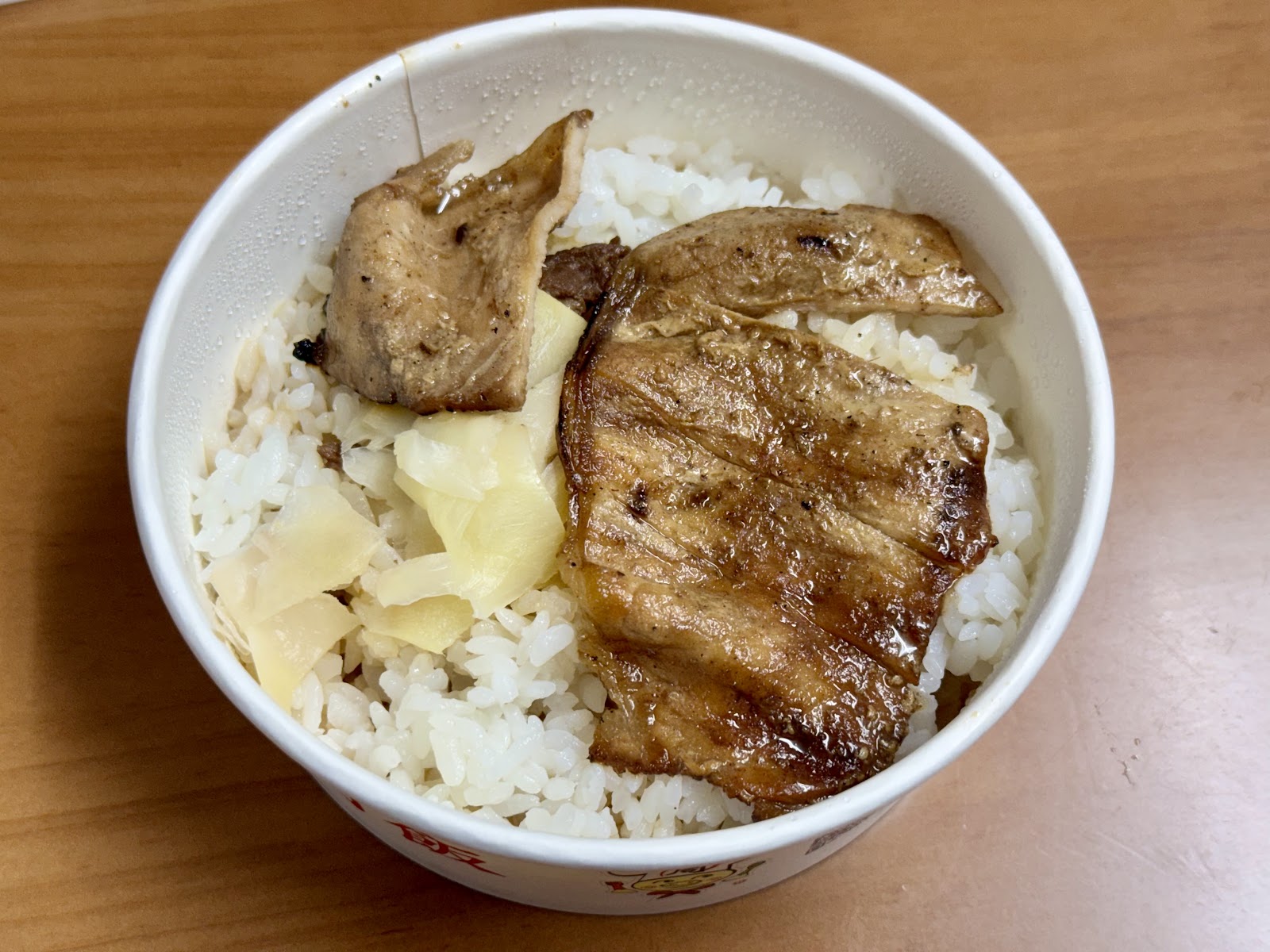 正宗周燒肉飯大塊燒肉白碗