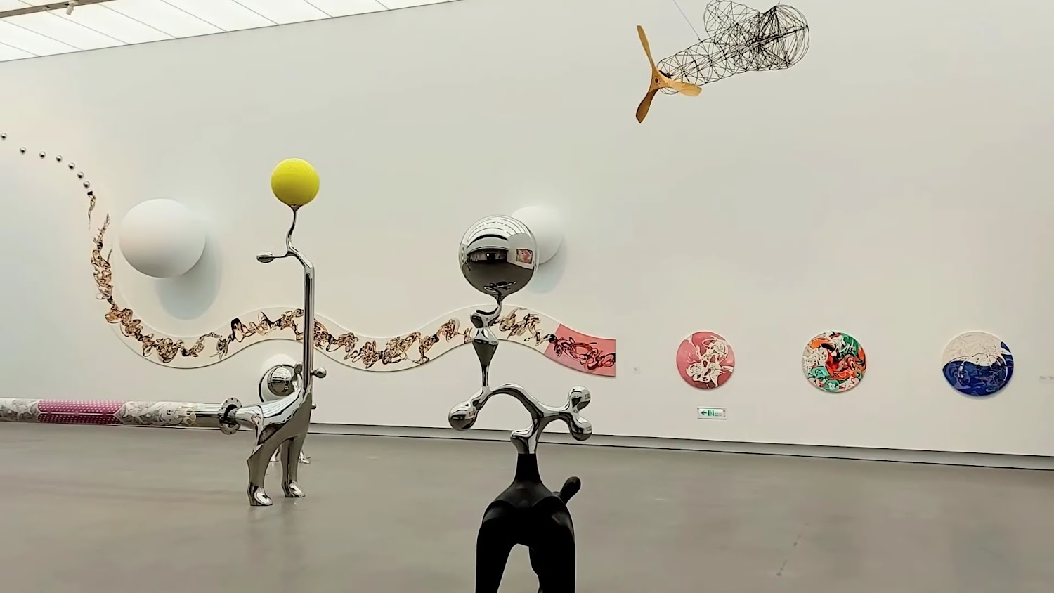 高雄市立美術館現代藝術展廳與抽象雕塑