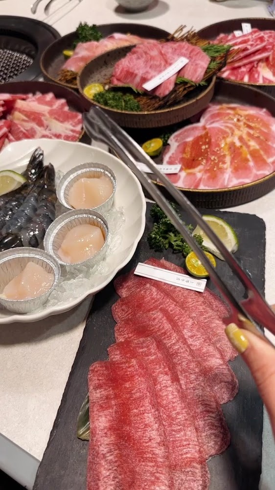 豐盛海鮮與肉品拼盤