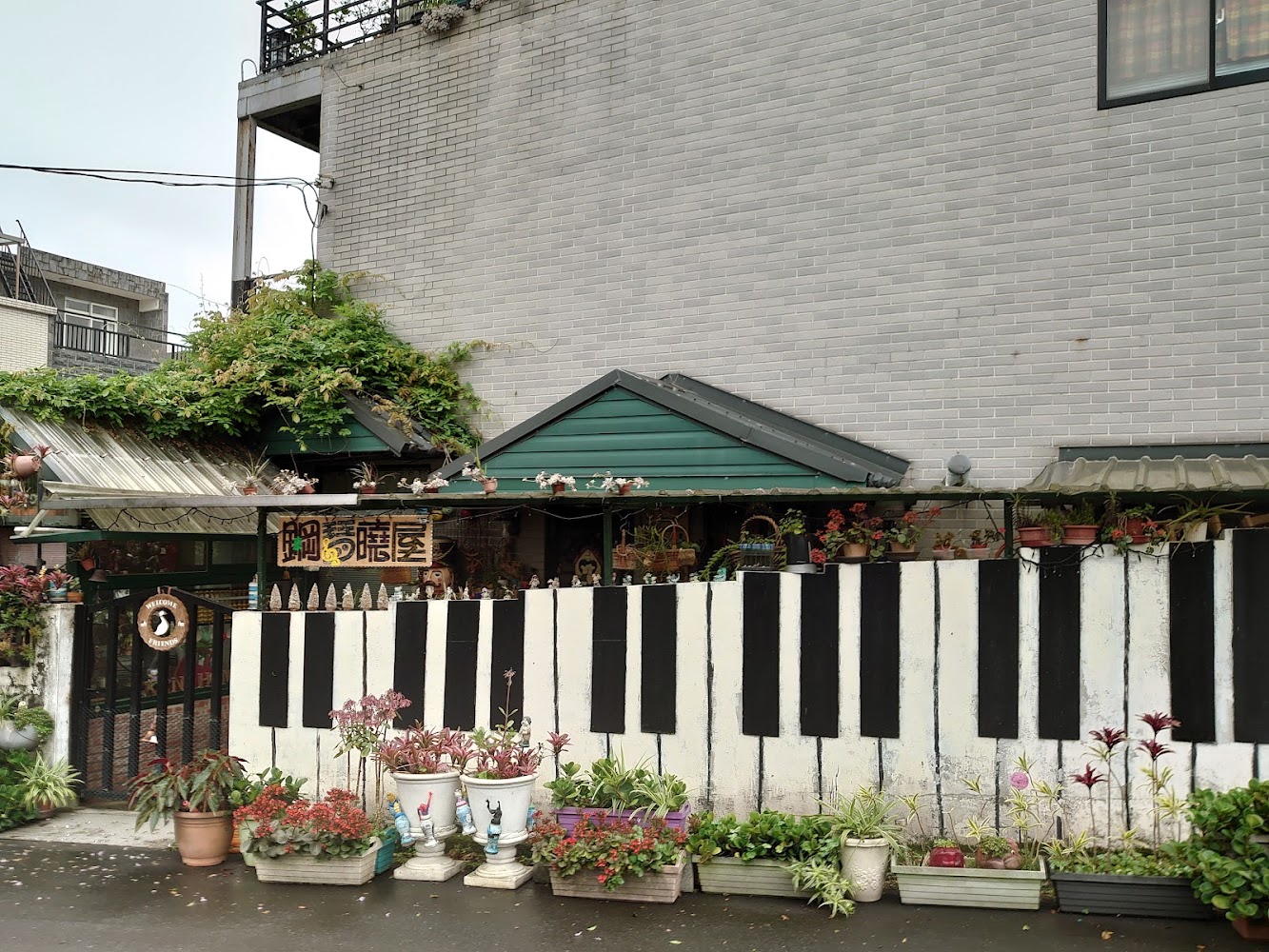 芝柏藝術村鋼琴鍵盤咖啡屋外觀