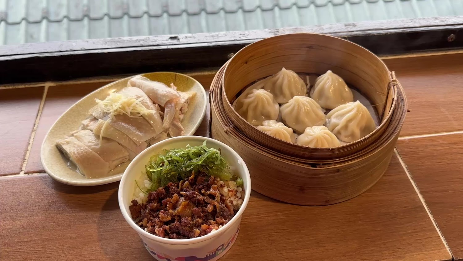 九份街角傳統小吃餐點小籠包滷肉飯白斬雞