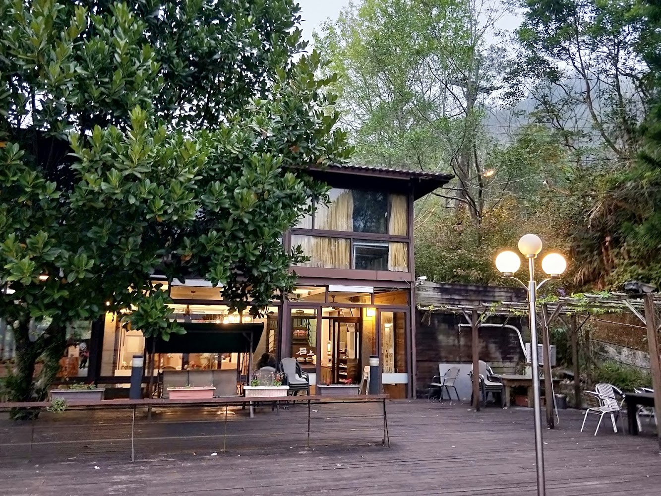 石上湯屋 玻璃木屋外觀