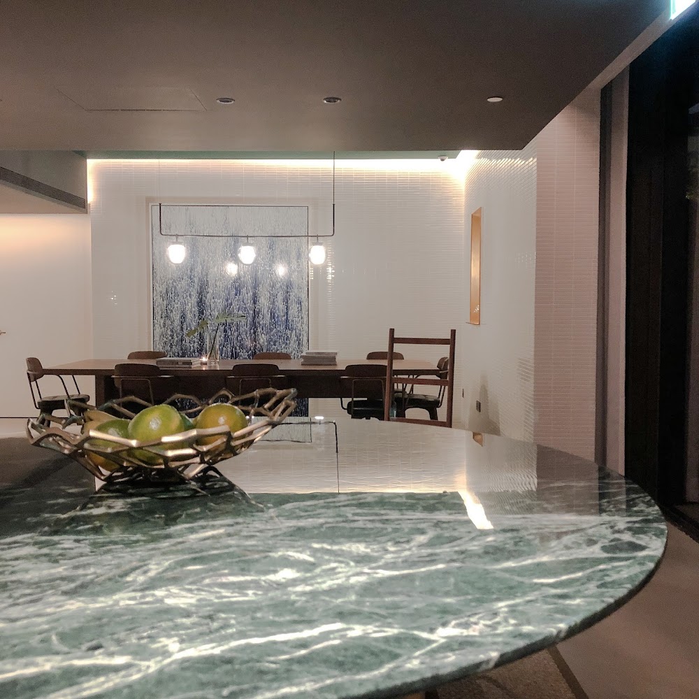 金普頓大安酒店餐廳空間與桌面設計