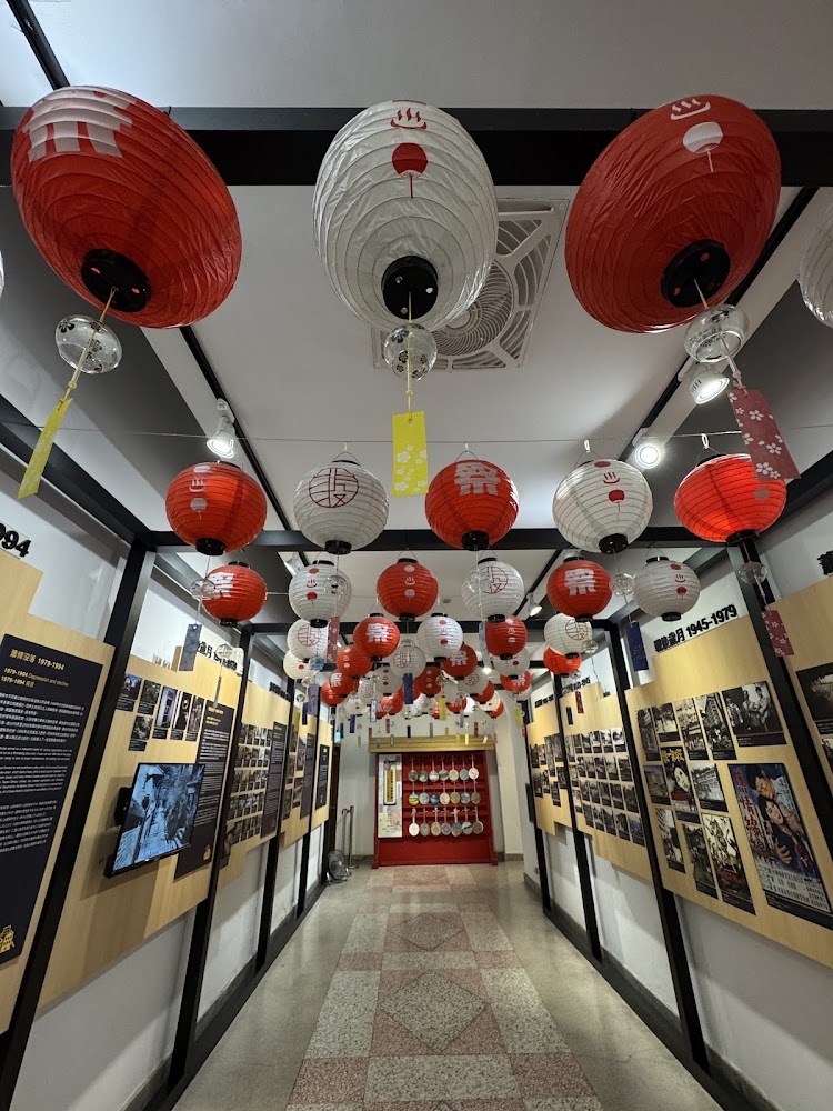 走廊燈籠與圖文展示