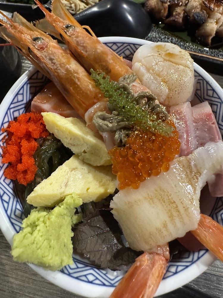 千壽司海鮮丼有蝦子干貝與魚卵