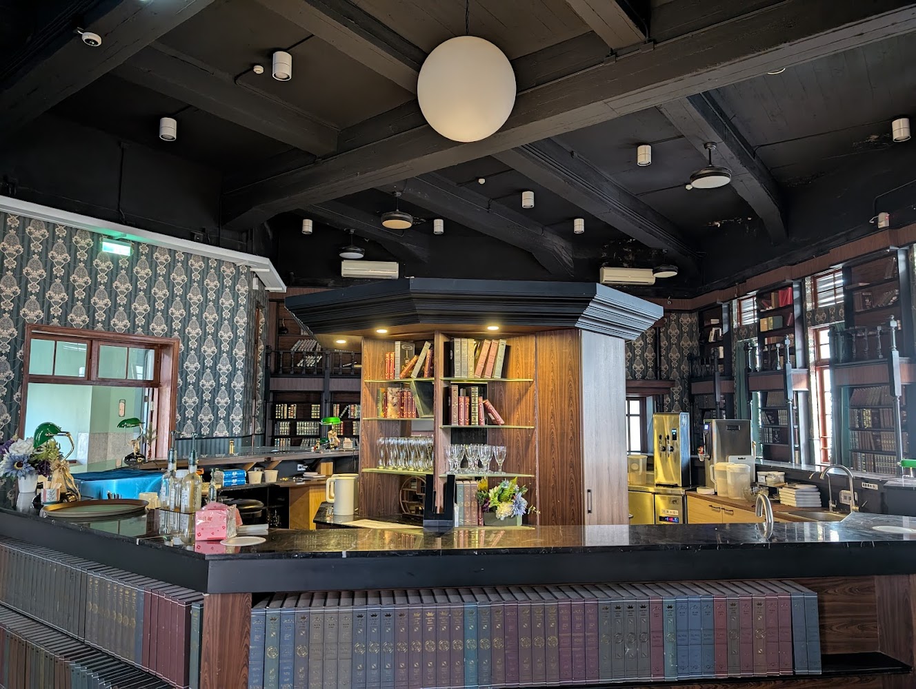 微光曼曼書房風格吧台