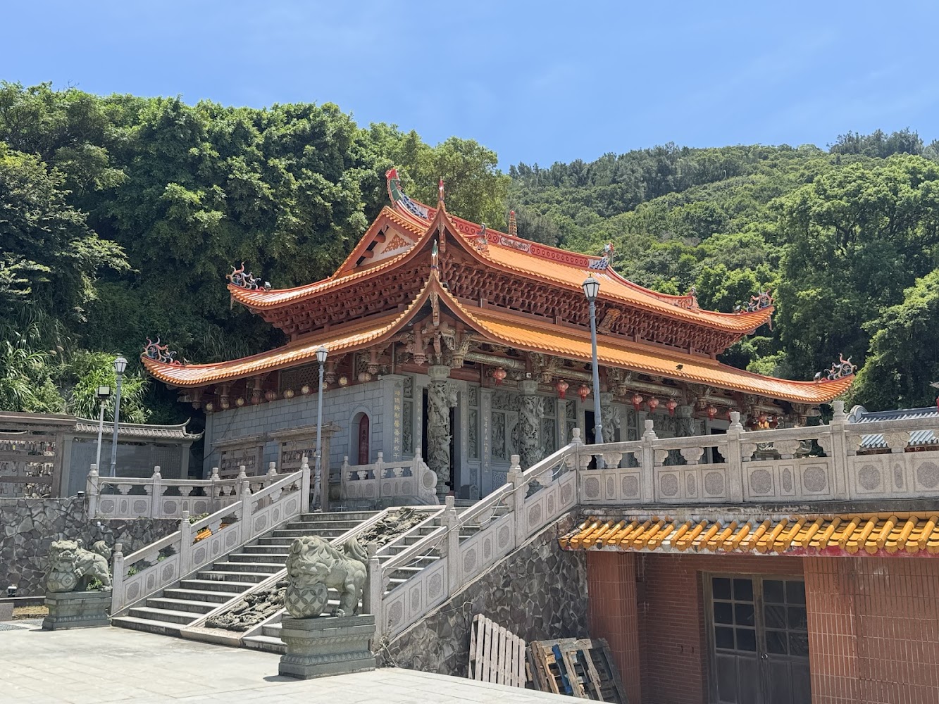 馬祖天后宮正面與石獅子