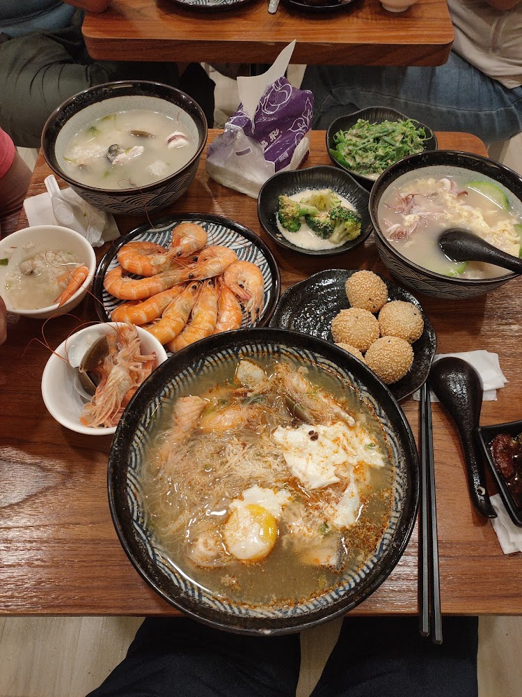 一整桌海鮮料理