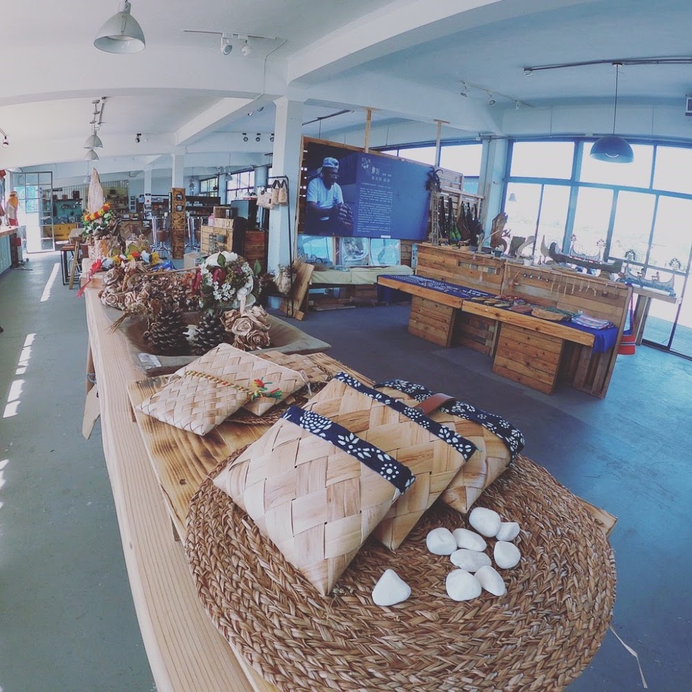 庫空間室內手工藝與原民風飾品展示