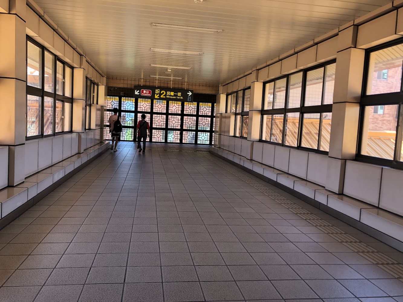 竹圍站出口通道空間