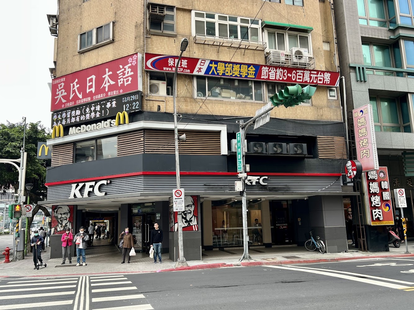 麥當勞台北承德路一段門市街角外觀