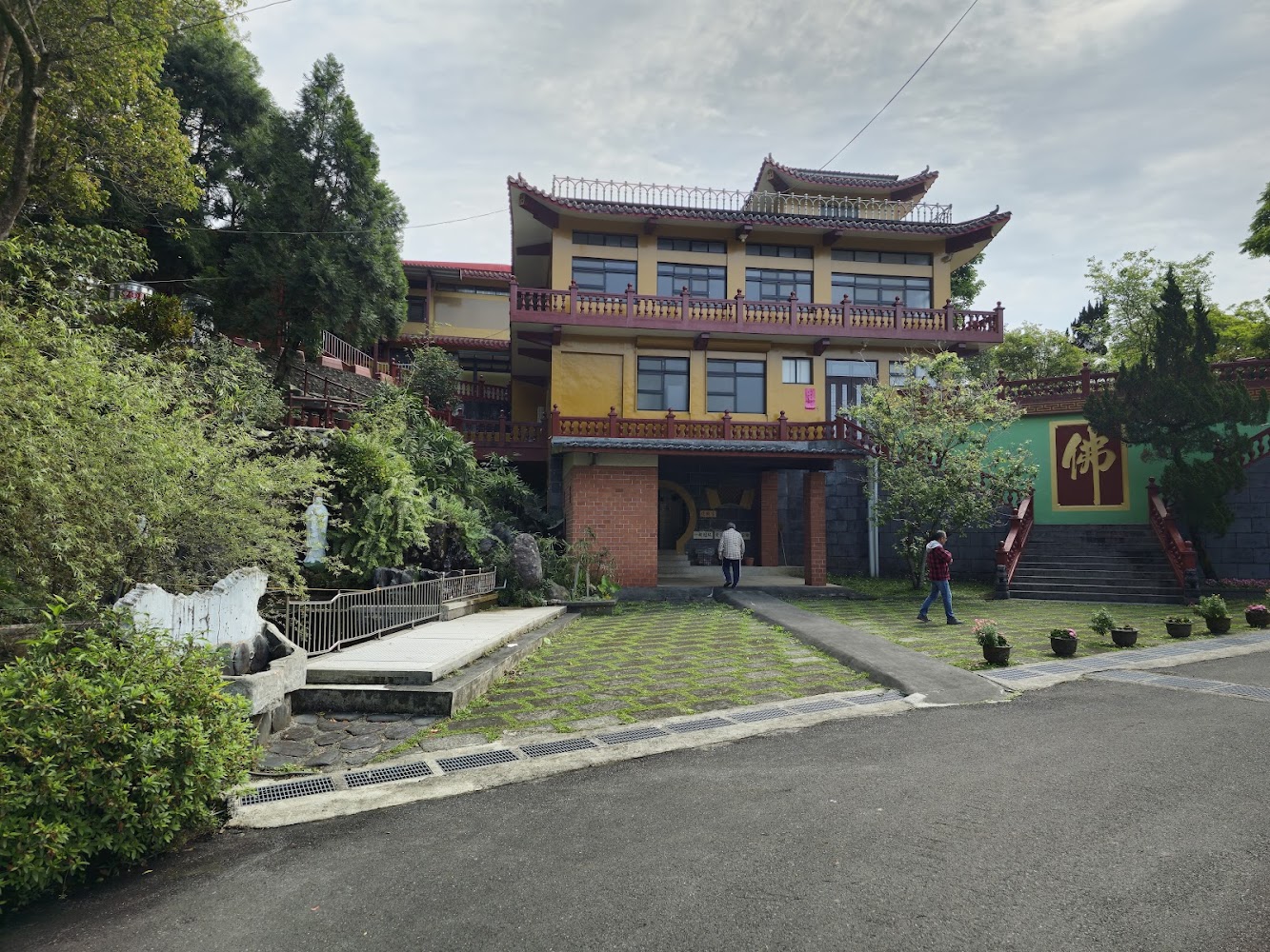 佛光山圓明寺佛堂內部