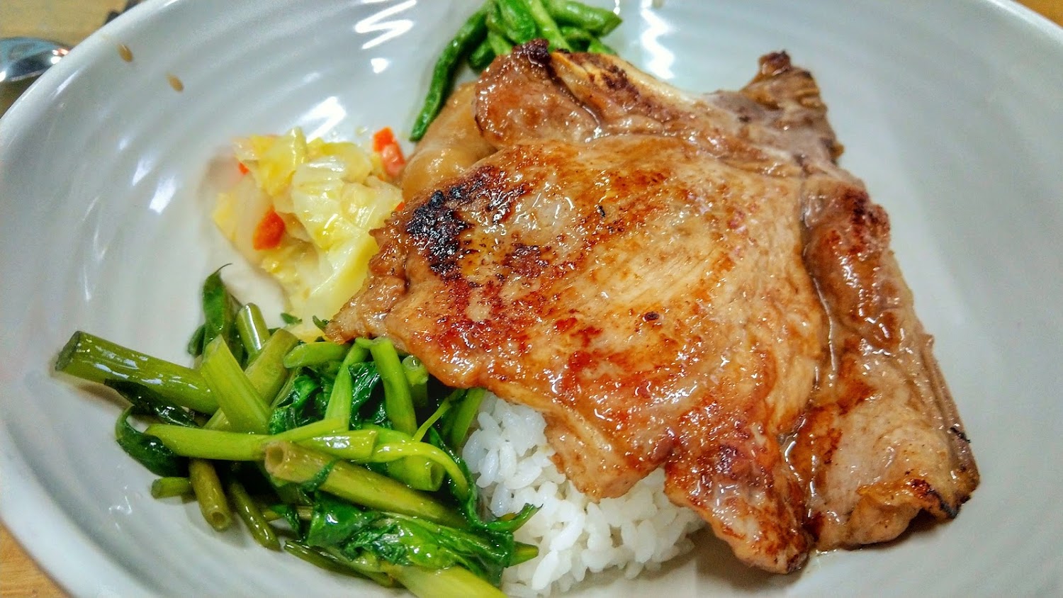 翊芳小館豬排蓋飯