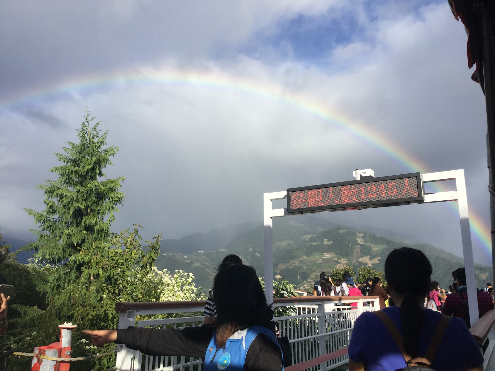 清境高空觀景步道天空步道觀景台彩虹山景
