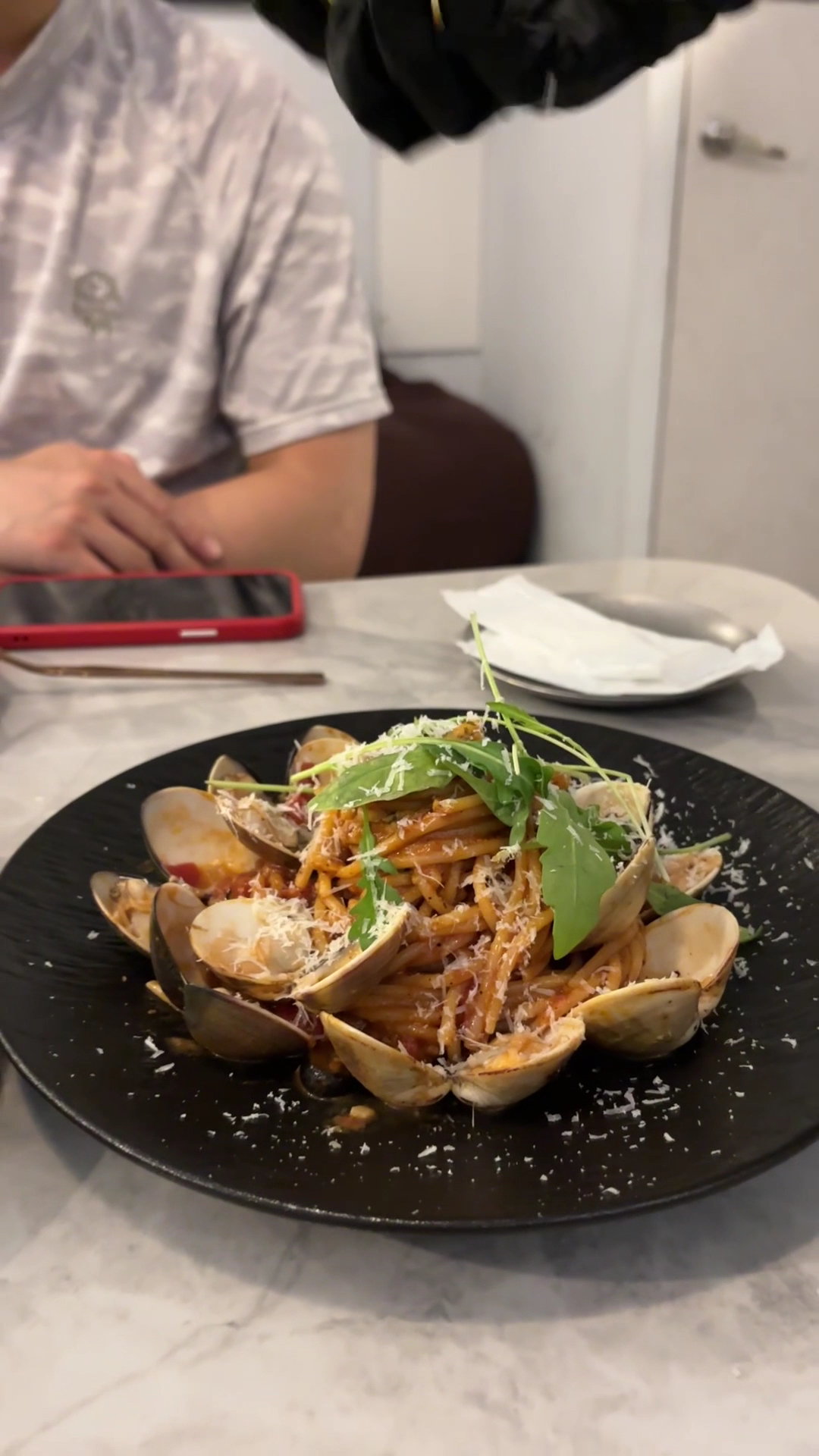 蛤蜊義大利麵，盤面整齊精緻