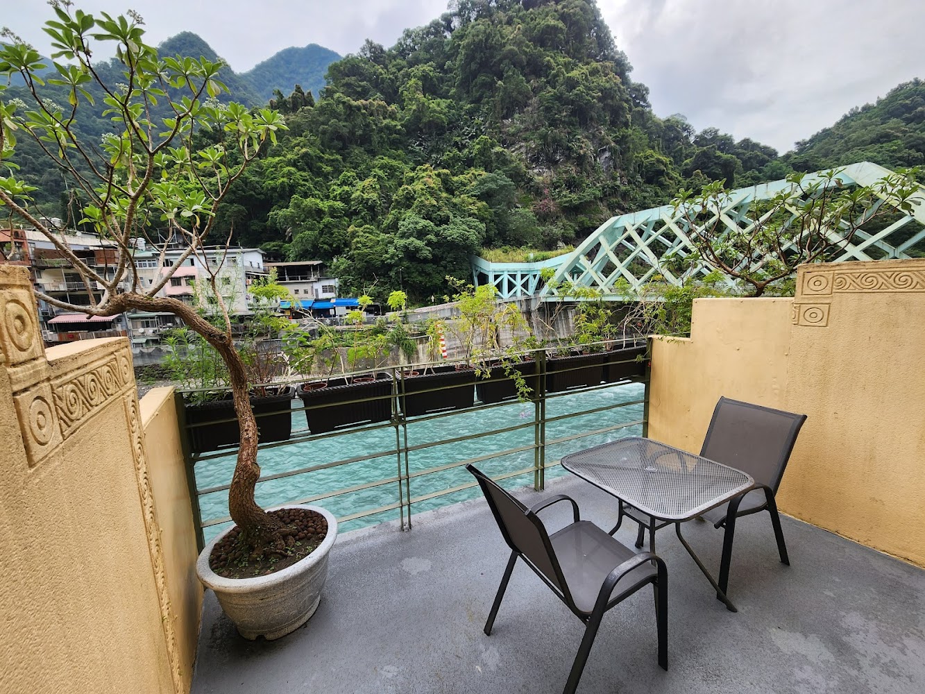 烏來水岸溫泉 河景陽台