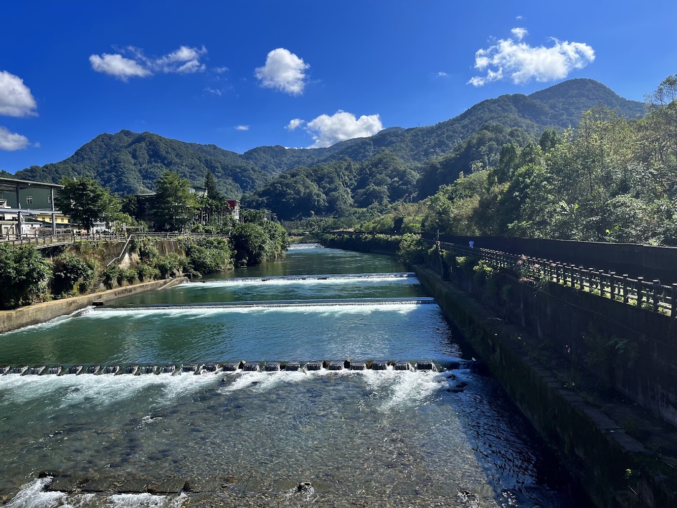坪林親水公園河流與堤壩