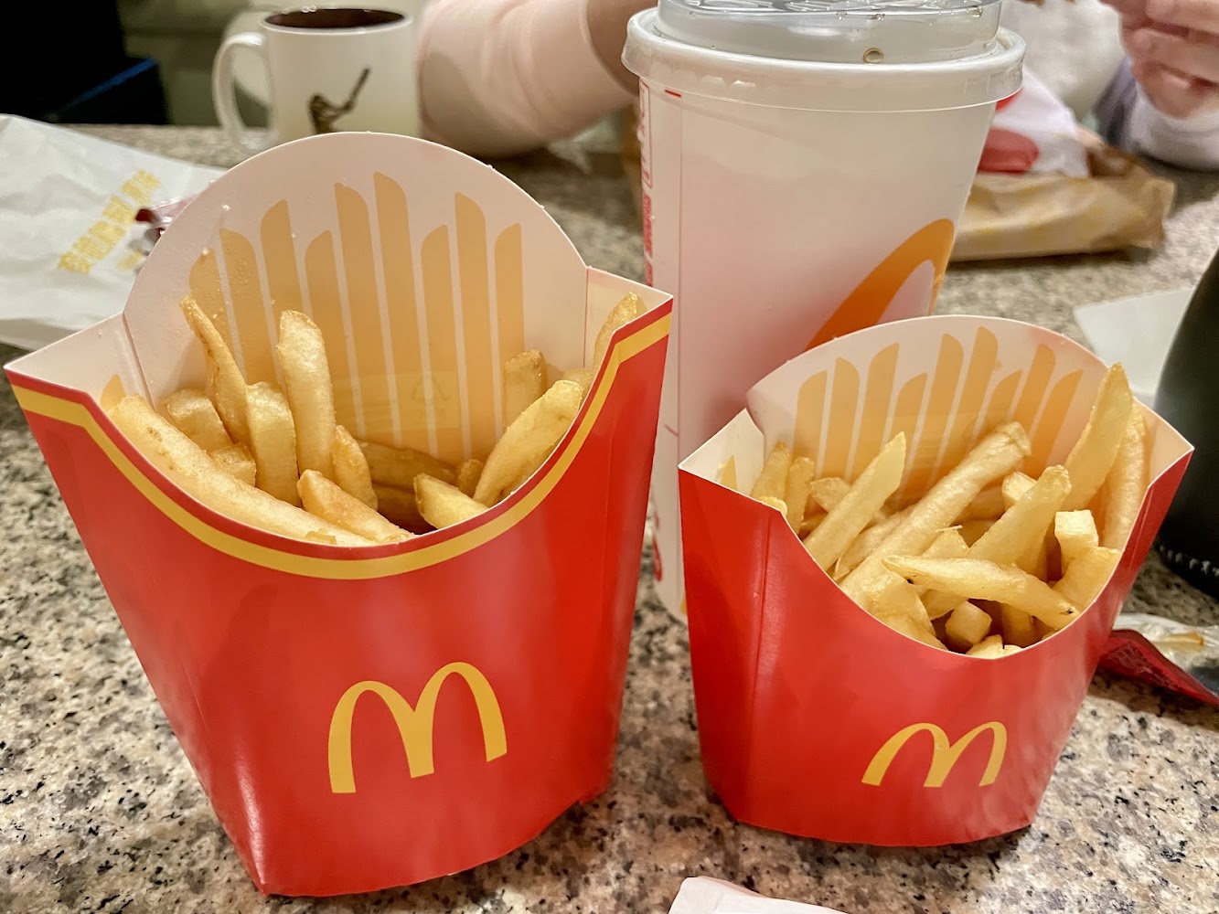 麥當勞薯條與飲料餐點示意