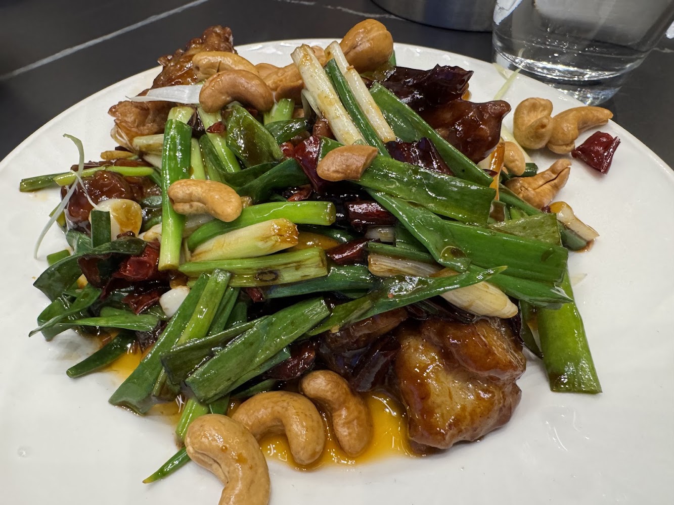 厝秘功夫菜乾辣椒與腰果拌炒雞丁料理
