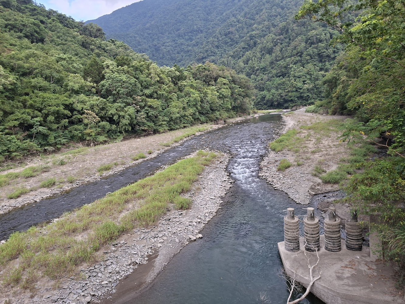 桶後林道阿玉溪山谷溪流與森林景觀