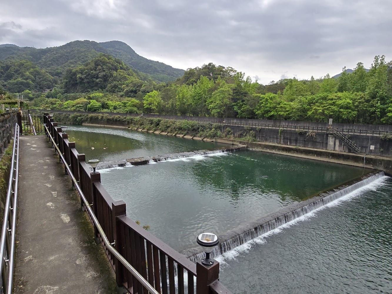 坪林山林與水壩景觀