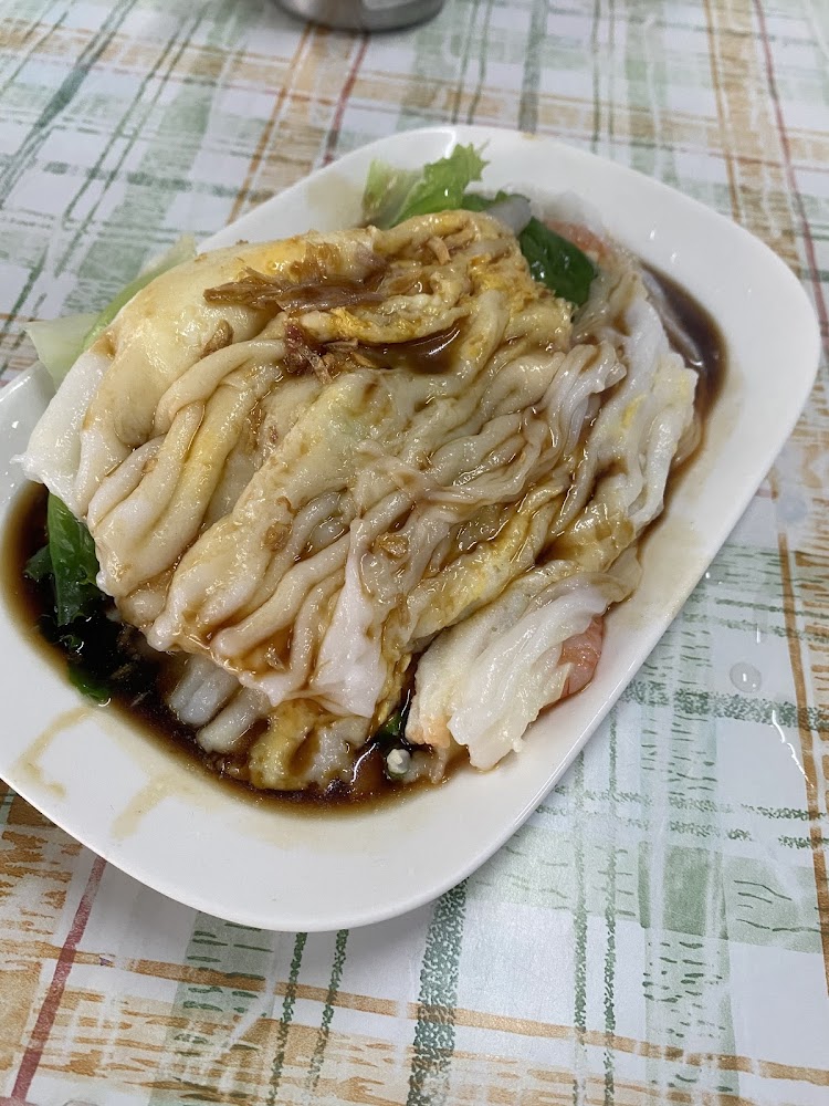 白色長方形盤中的港式腸粉