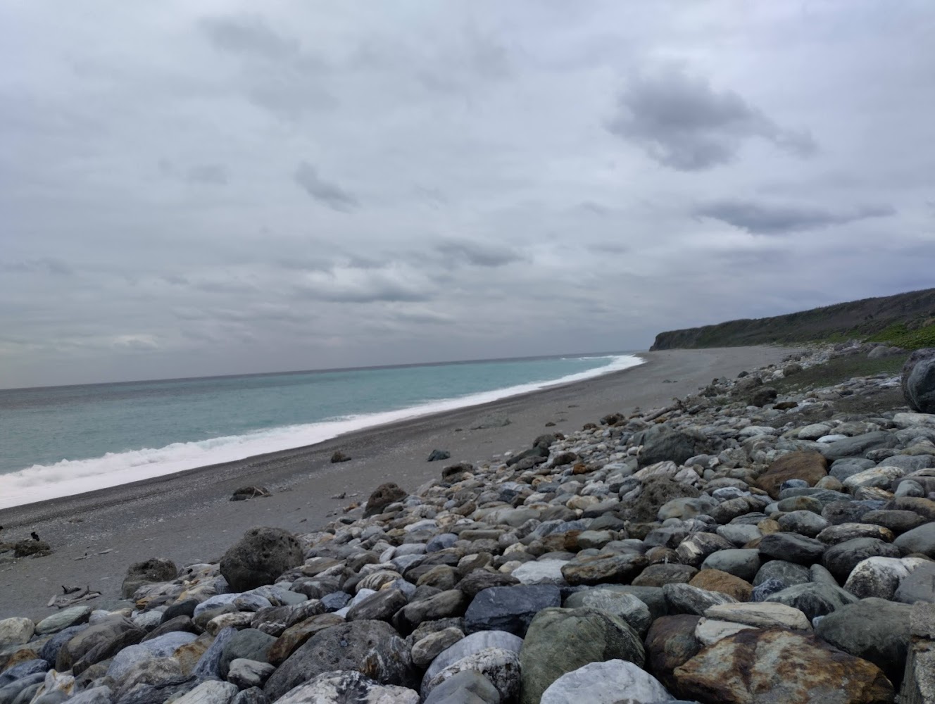 七星潭石頭海灘與藍綠海浪