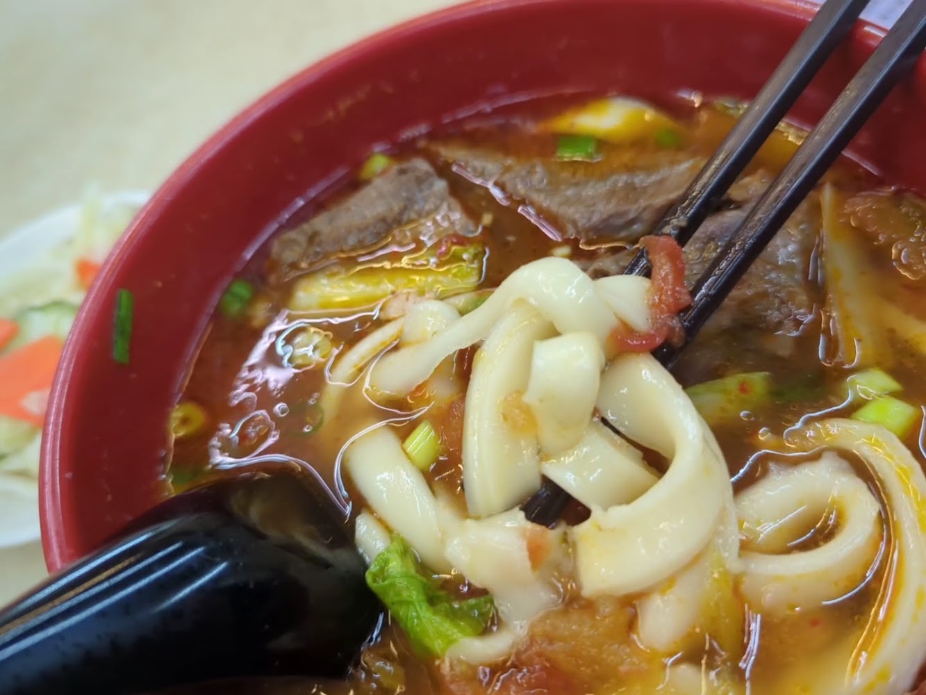 甘記蕃茄牛肉麵與小菜