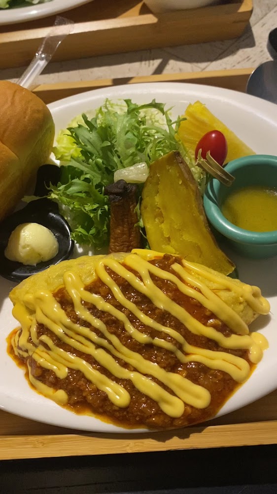 多一點咖啡肉醬蛋包飯早午餐拼盤