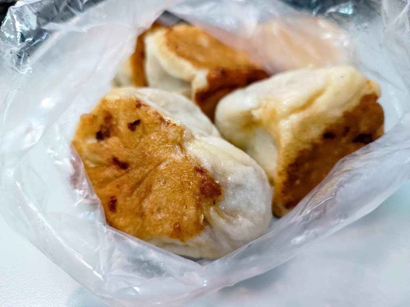 農安街水煎包塑膠袋中的煎包