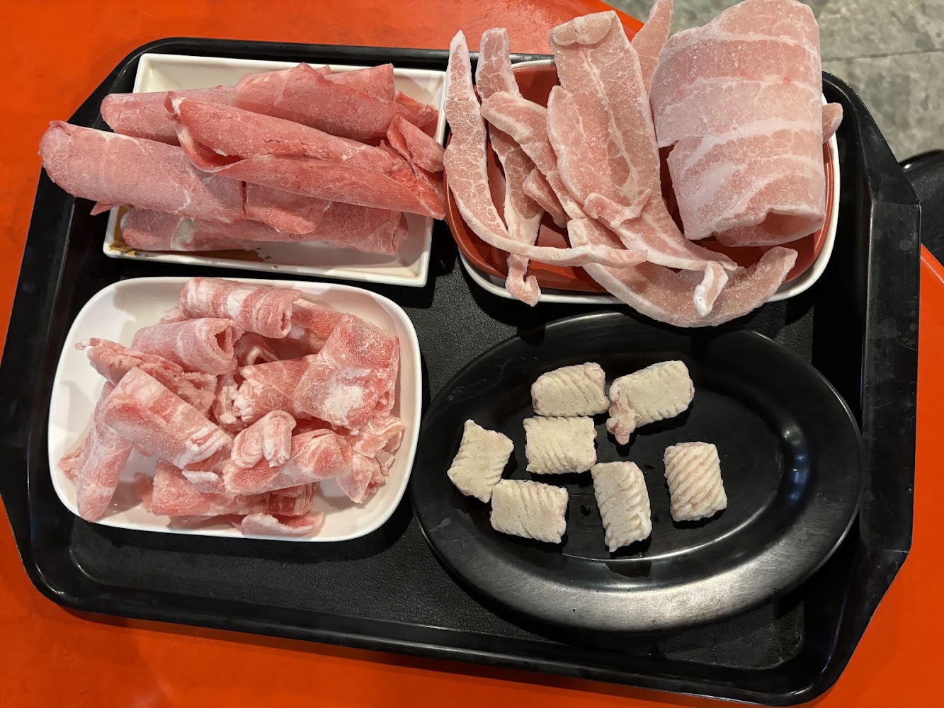 食藝石頭火鍋多盤肉品
