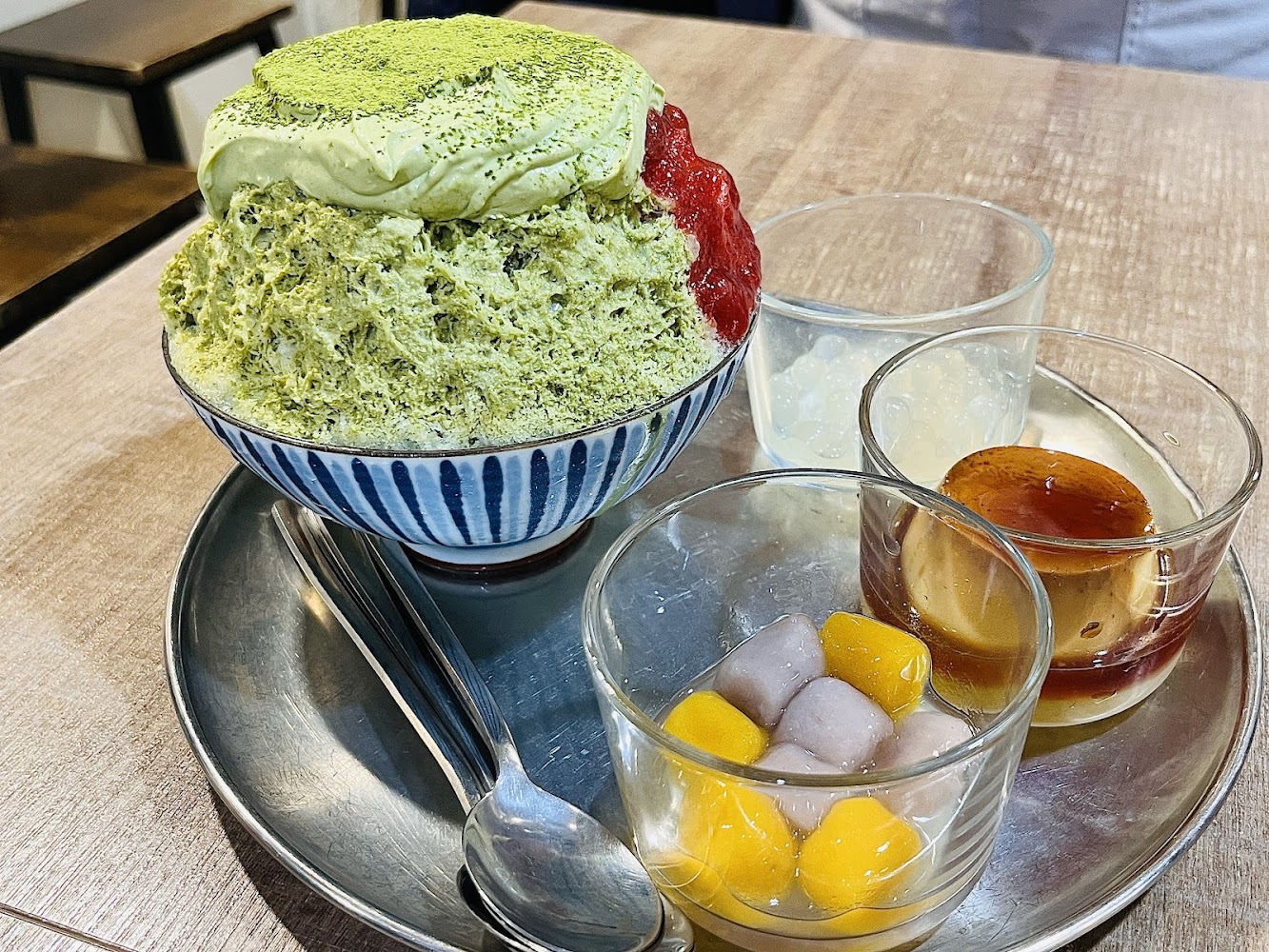 三角冰抹茶雪花冰與小配料
