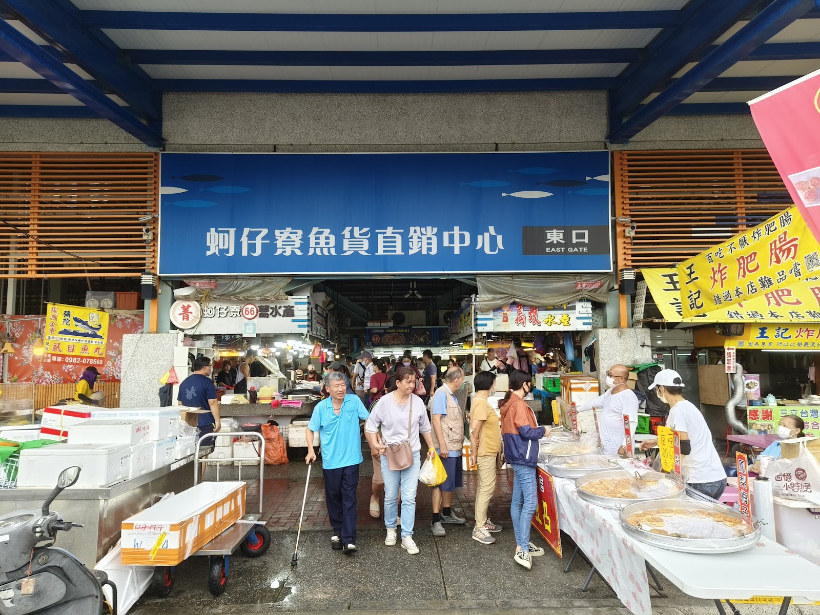 蚵仔寮魚貨直銷中心東口全景高雄梓官漁港