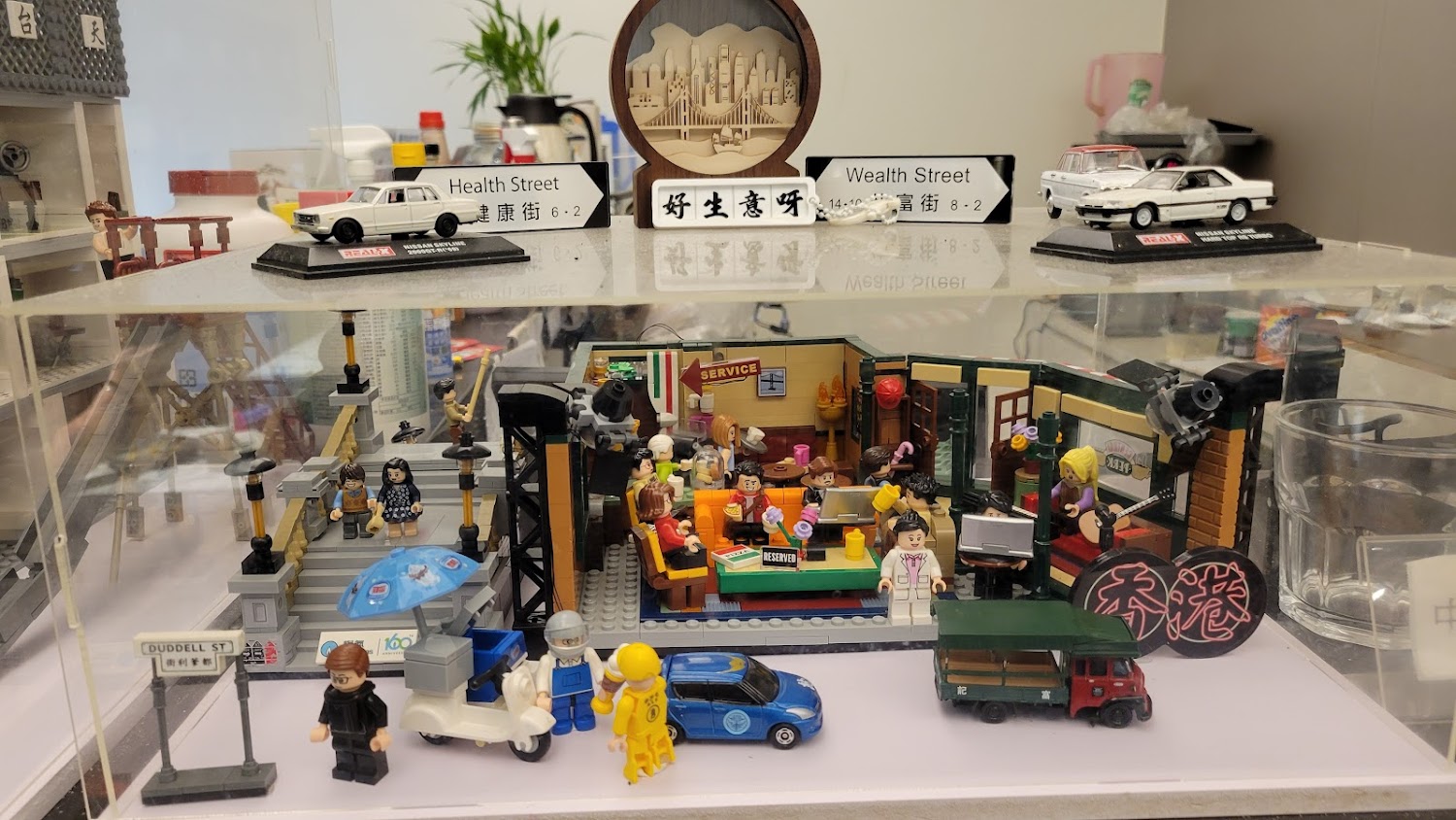 店內展示的積木場景裝飾