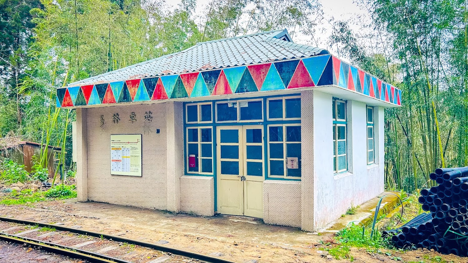 多林車站鄉間小站與鐵道