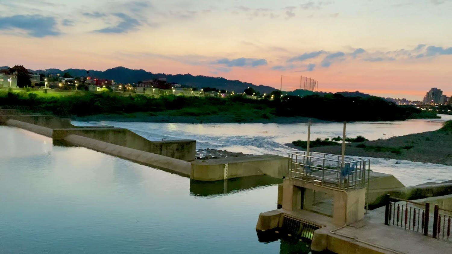 碧潭堰夕景