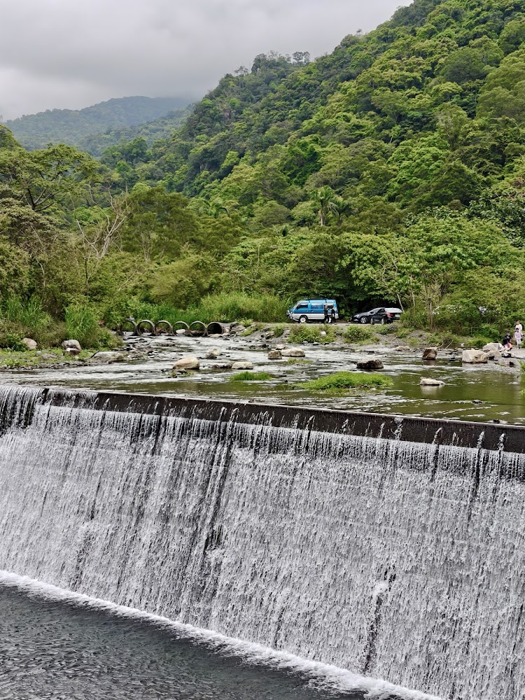 抹茶山停車場周邊山林與溪流