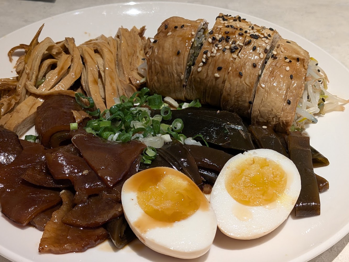 黑殿飯店創始店滷味拼盤
