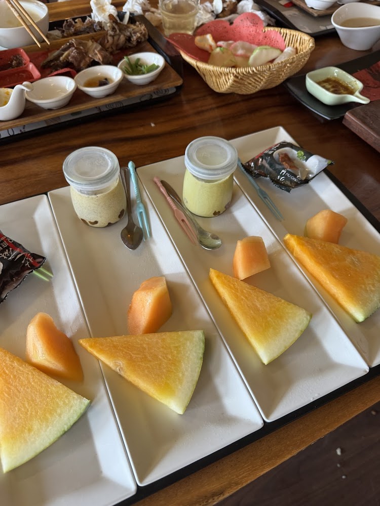 峇六景觀餐廳餐後水果盤與布丁甜點