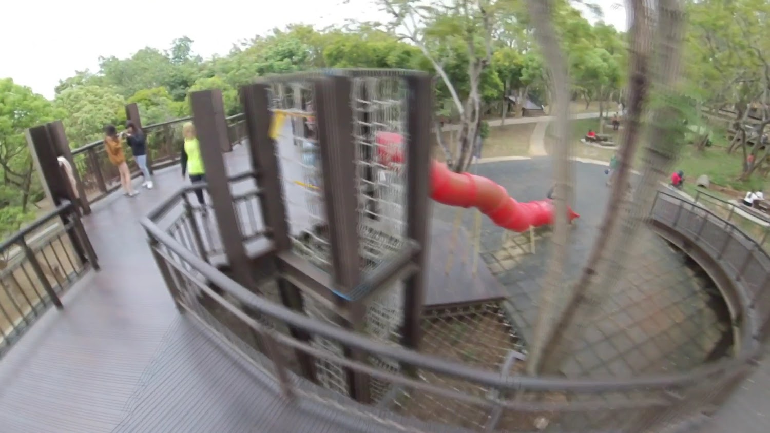 華陽公園特色兒童遊戲場與旋轉溜滑梯