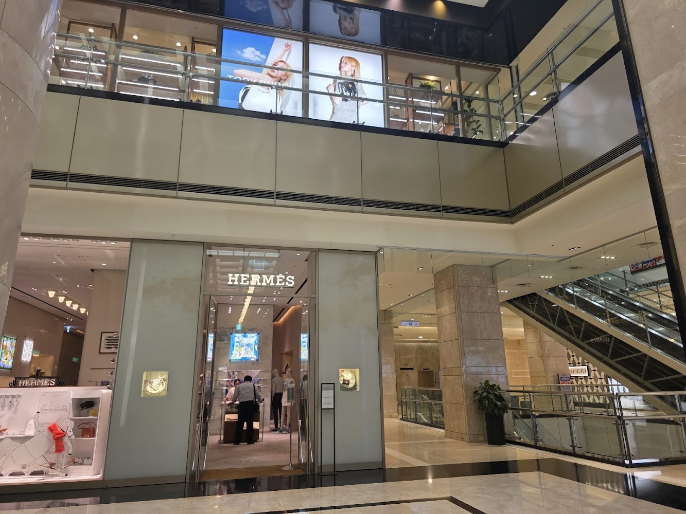 新光三越台南西門新天地館內精品櫃位