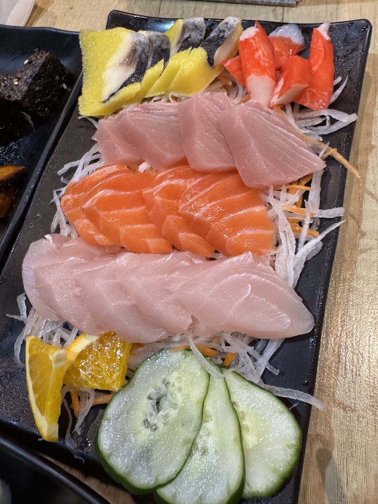 鮮泰園生魚片拼盤