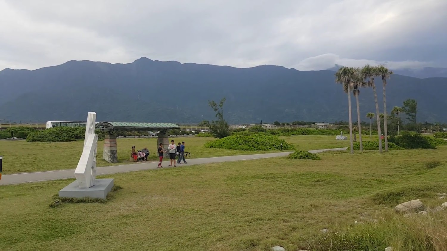 七星潭海濱公園草地與公共設施