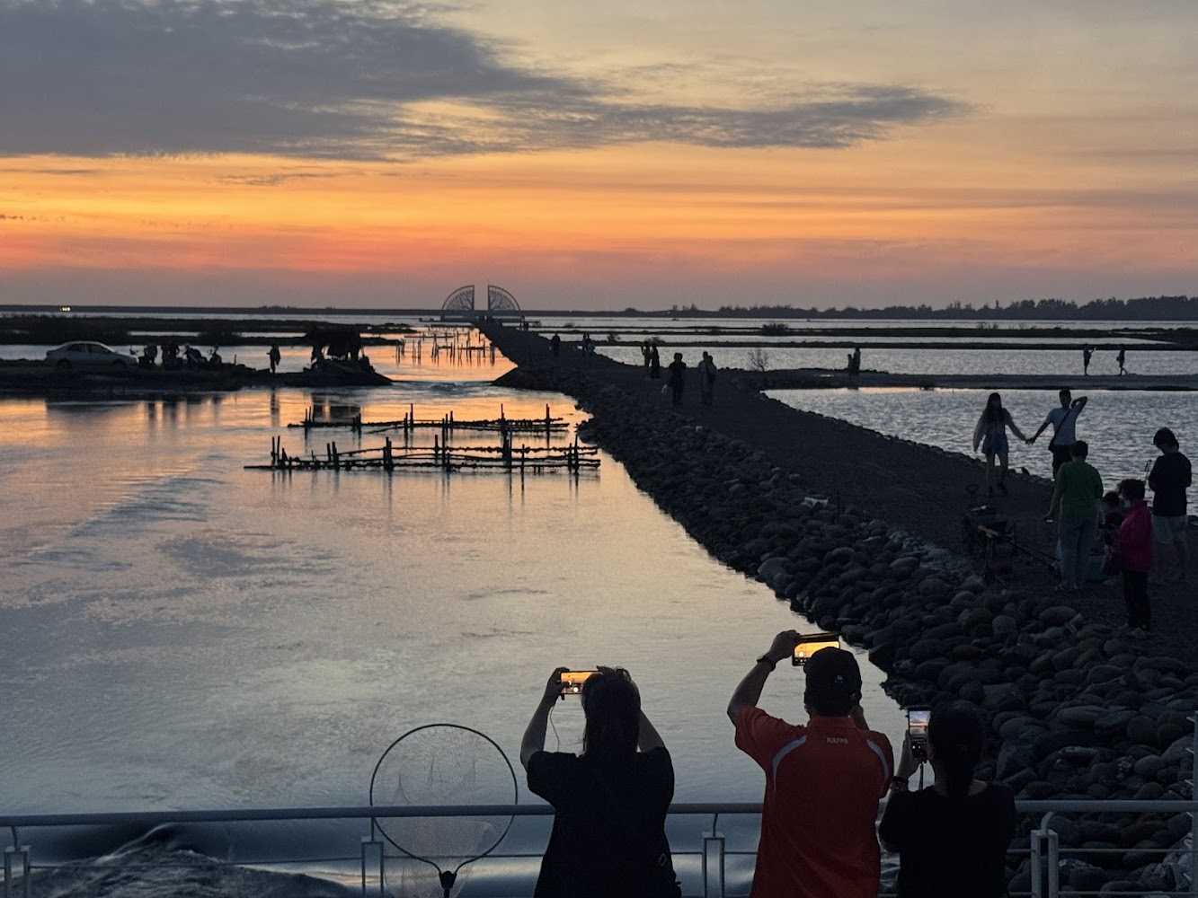 生命之樹傍晚步道與夕陽景色
