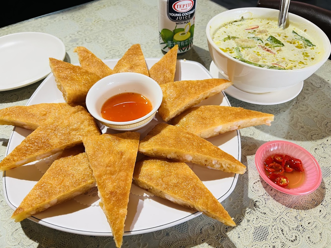 詠順小吃炸蝦餅與綠咖哩