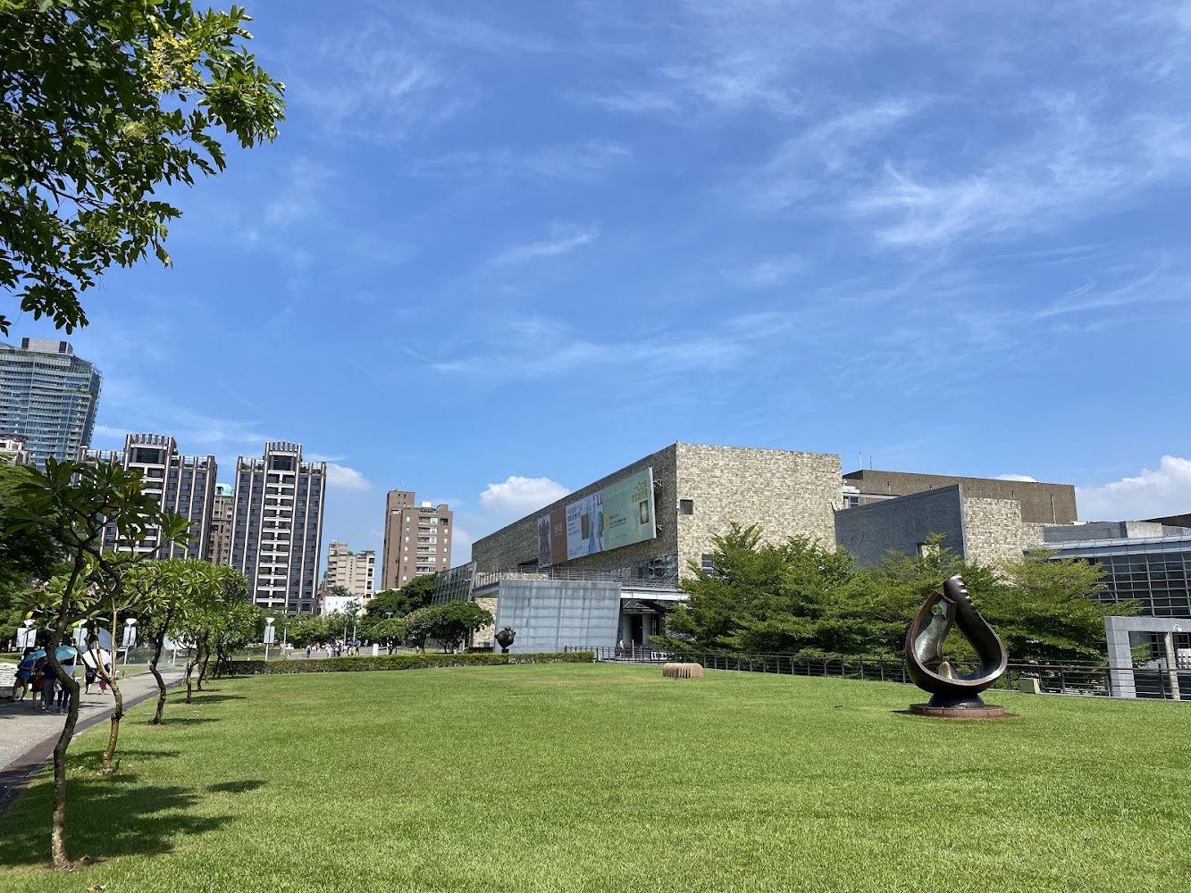 國立臺灣美術館草地與雕塑園區